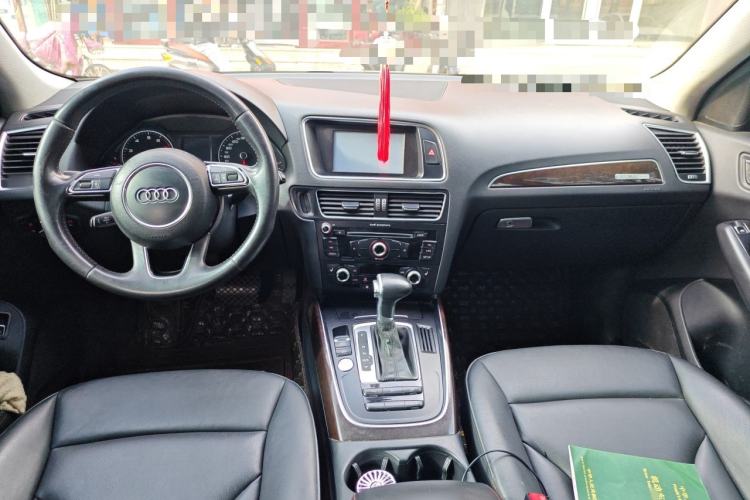 Used Audi Q5 2013 40 TFSI Technology Edition Center Console