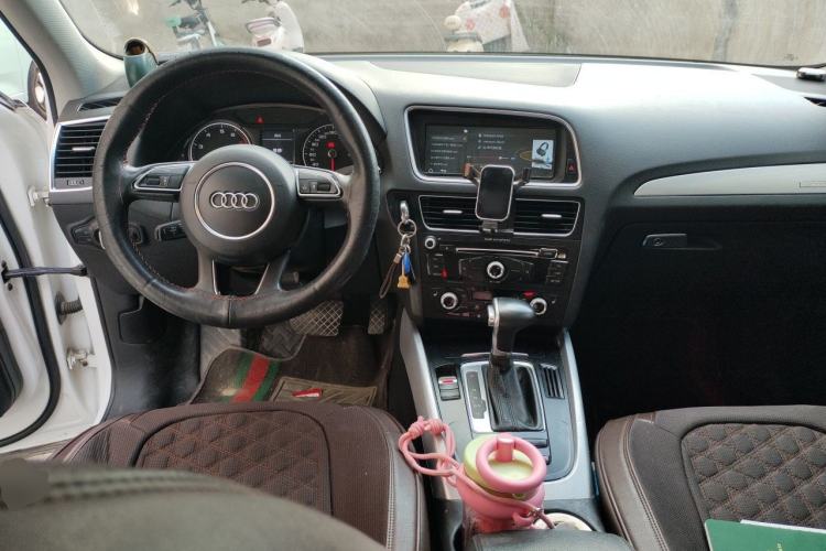 Used Audi Q5 2013 40 TFSI Technology Edition Center Console