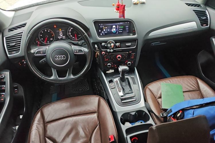 Used Audi Q5 2013 40 TFSI Technology Edition Center Console