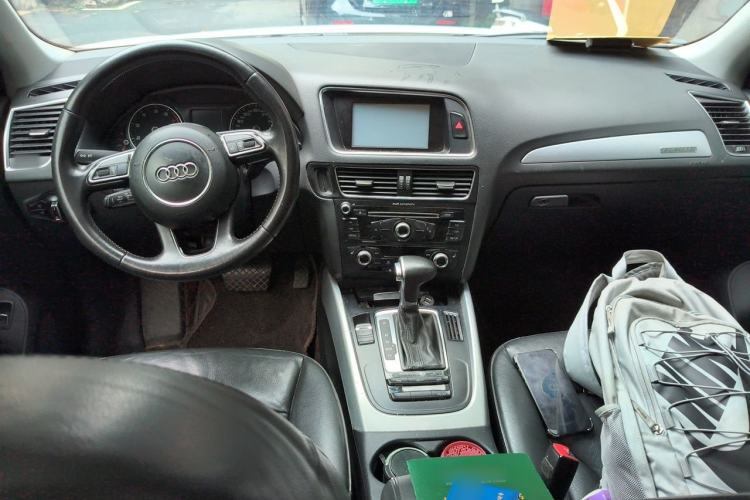 Used Audi Q5 2013 40 TFSI Technology Edition Center Console