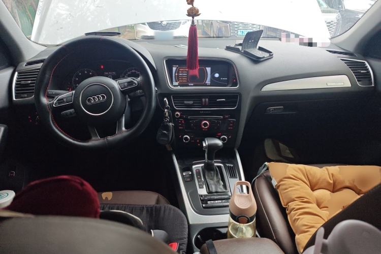 Used Audi Q5 2013 40 TFSI Technology Edition Center Console
