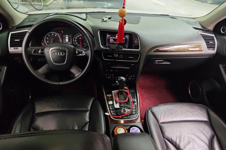 Used Audi Q5 2013 40 TFSI Technology Edition Center Console