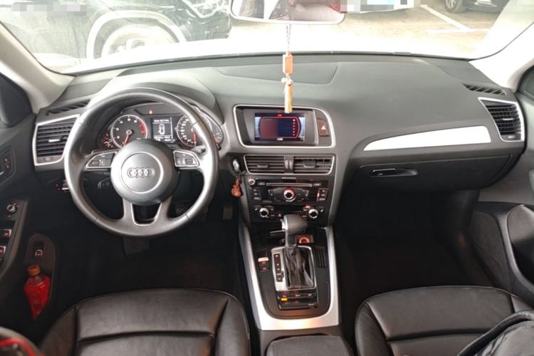 Used Audi Q5 2013 40 TFSI Technology Edition Center Console