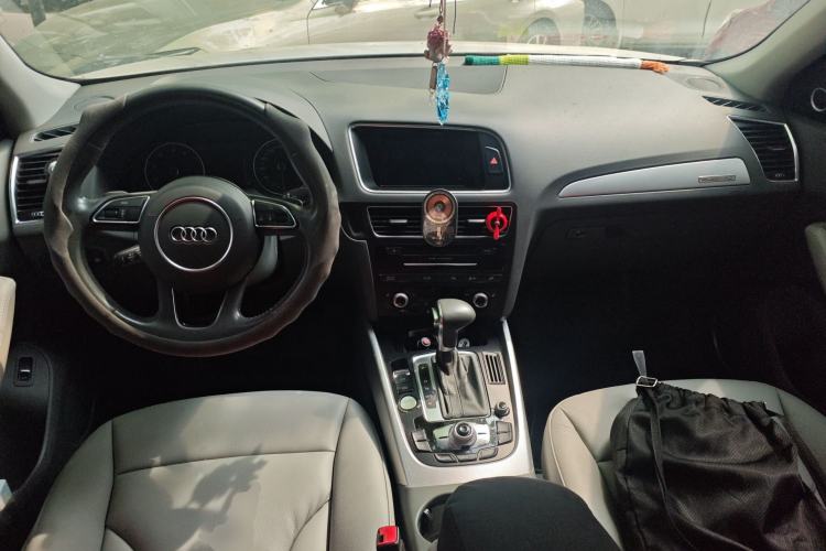 Used Audi Q5 2013 45 TFSI quattro Sport Edition Center Console