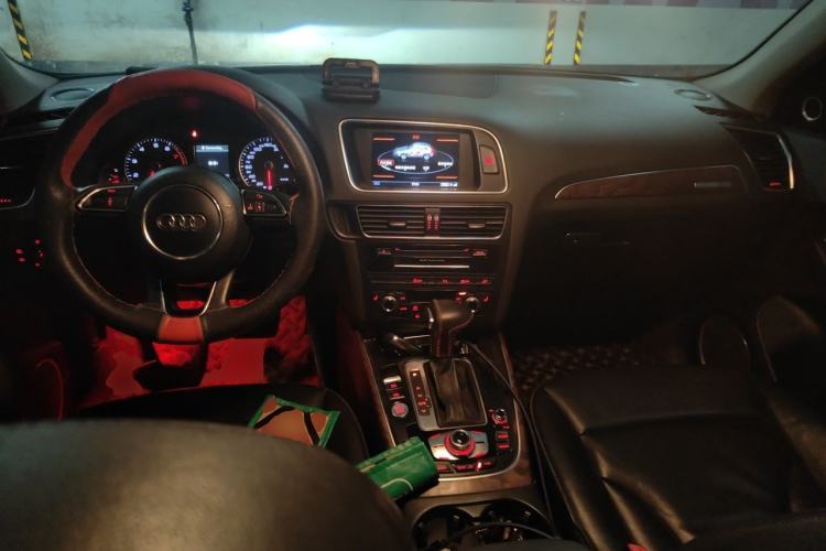 Used Audi Q5 2013 40 TFSI Comfort Edition Center Console