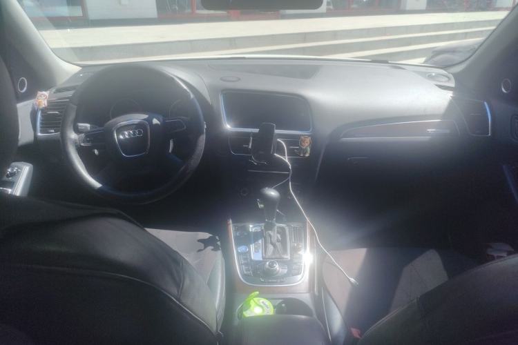 Used Audi Q5 2013 40 TFSI Technology Edition Center Console