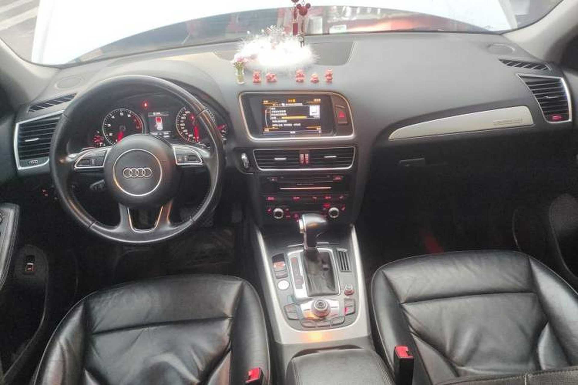 Used Audi Q5 2013 45 TFSI quattro Sport Edition Center Console