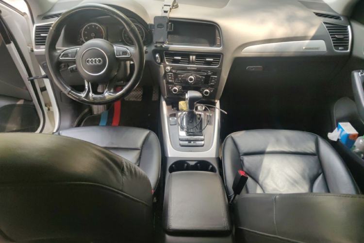 Used Audi Q5 2013 40 TFSI Technology Edition Center Console