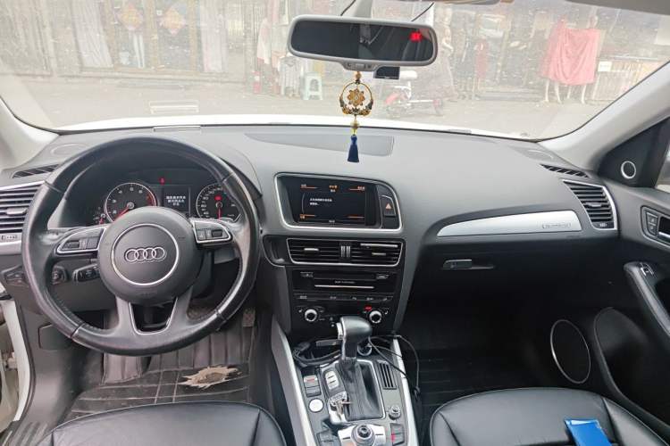 Used Audi Q5 2013 45 TFSI quattro Sport Edition Center Console