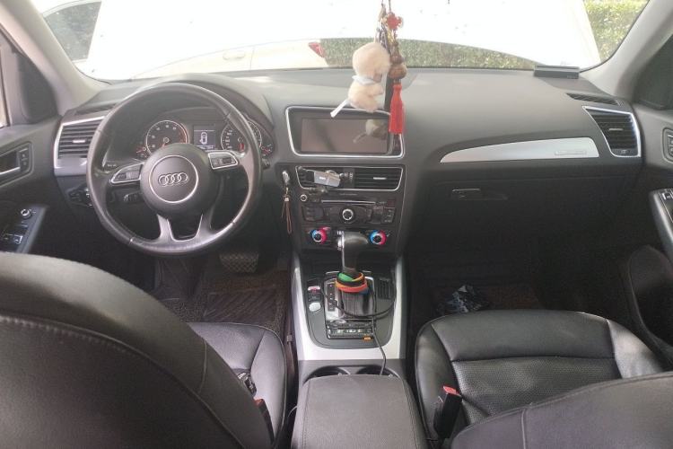 Used Audi Q5 2013 40 TFSI Technology Edition Center Console