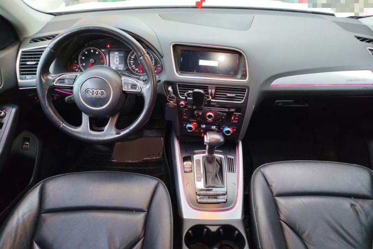 Used Audi Q5 2013 40 TFSI Technology Edition Center Console