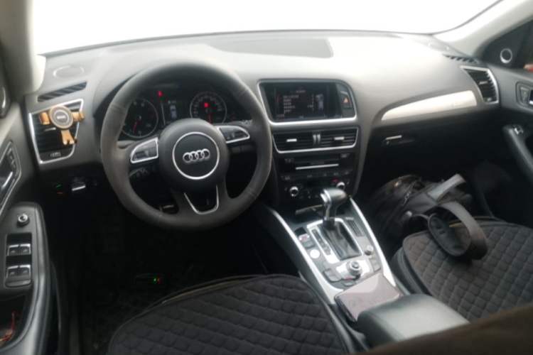 Used Audi Q5 2013 45 TFSI quattro Sport Edition Center Console