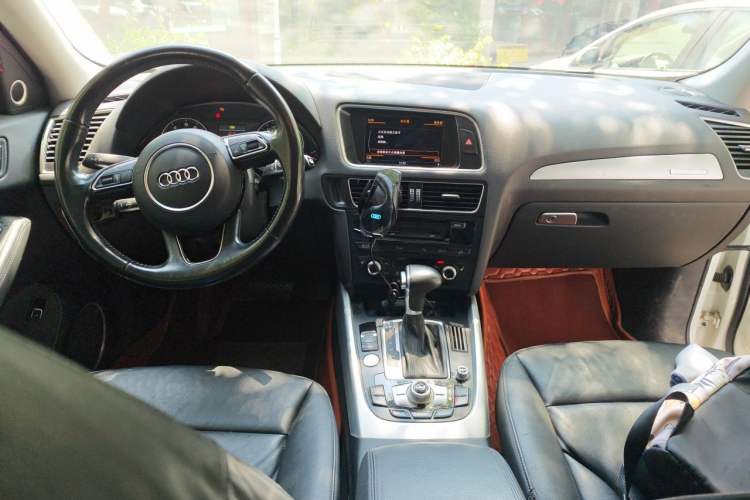 Used Audi Q5 2013 45 TFSI quattro Sport Edition Center Console
