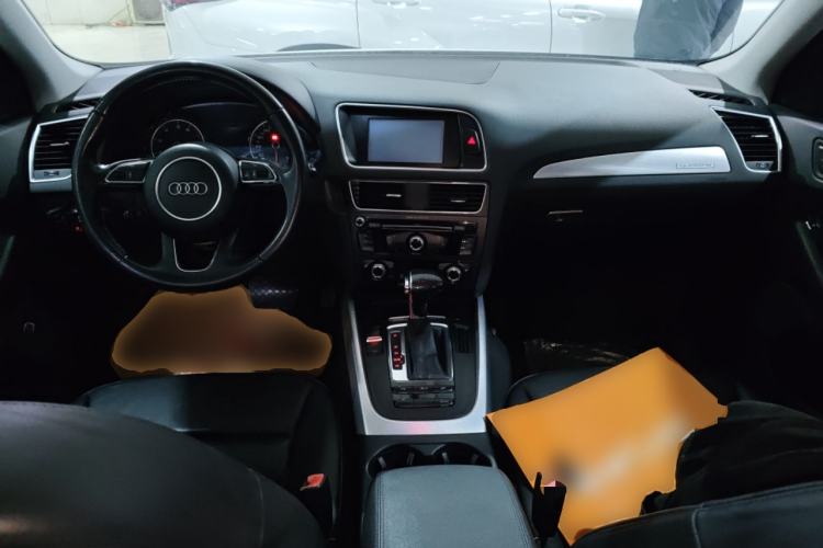 Used Audi Q5 2013 40 TFSI Technology Edition Center Console