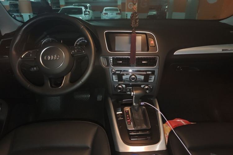Used Audi Q5 2013 40 TFSI Technology Edition Center Console