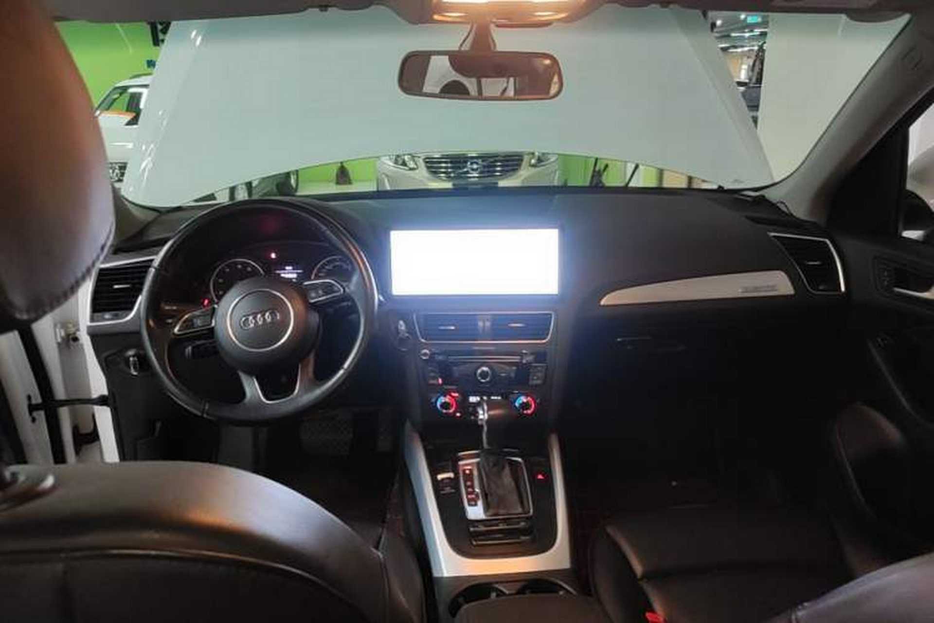 Used Audi Q5 2013 40 TFSI Technology Edition Center Console