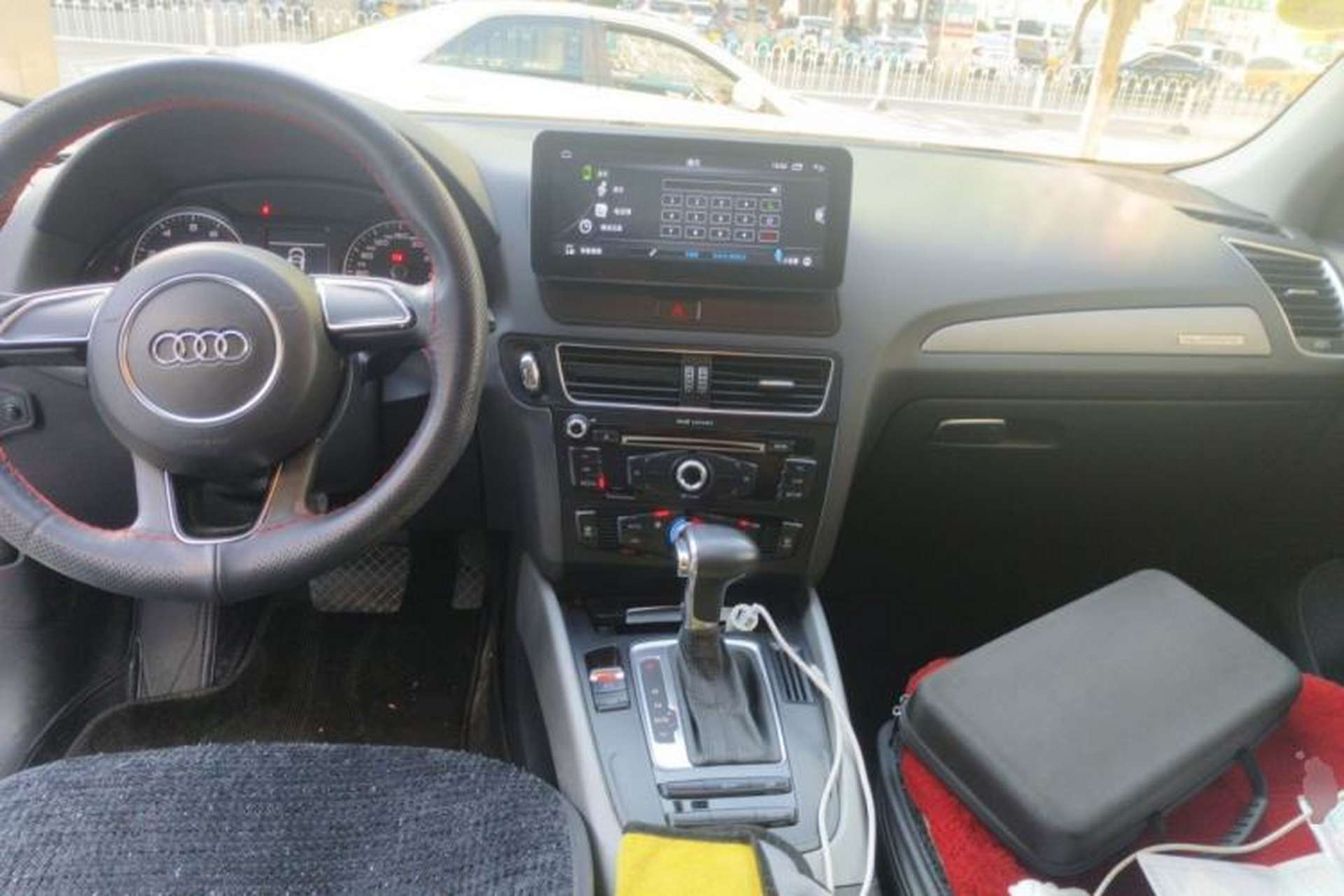 Used Audi Q5 2013 40 TFSI Ambition Center Console