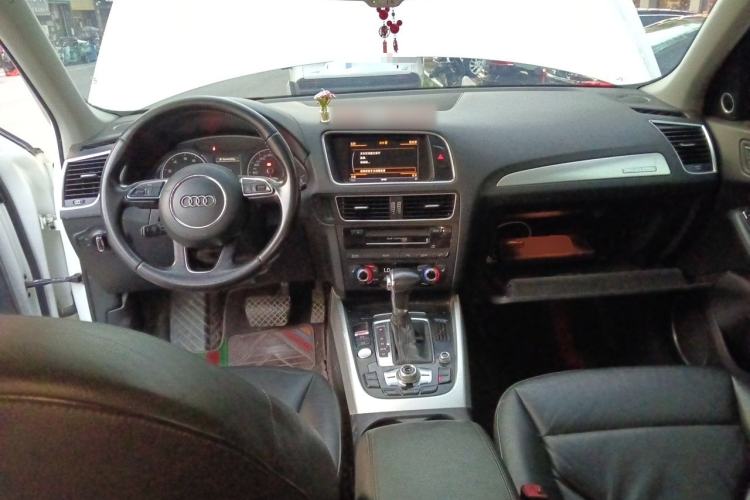 Used Audi Q5 2013 45 TFSI quattro Sport Edition Center Console