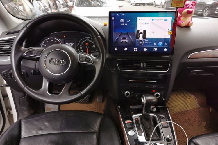 Used Audi Q5 2013 40 TFSI Comfort Edition Center Console