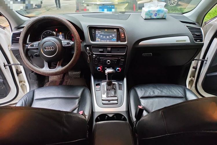 Used Audi Q5 2013 40 TFSI Technology Edition Center Console