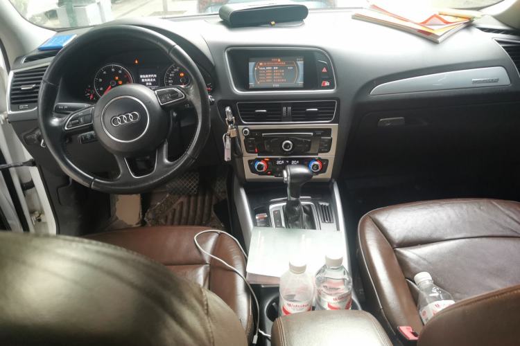 Used Audi Q5 2013 40 TFSI Technology Edition Center Console