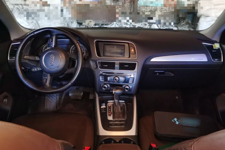 Used Audi Q5 2013 40 TFSI Technology Edition Center Console