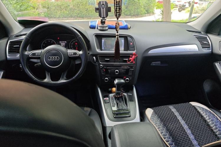 Used Audi Q5 2013 40 TFSI Technology Edition Center Console