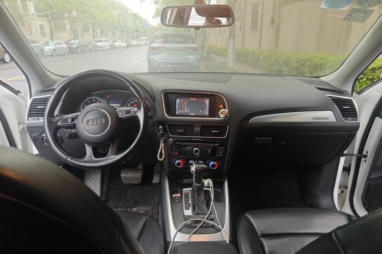 Used Audi Q5 2013 40 TFSI Technology Edition Center Console