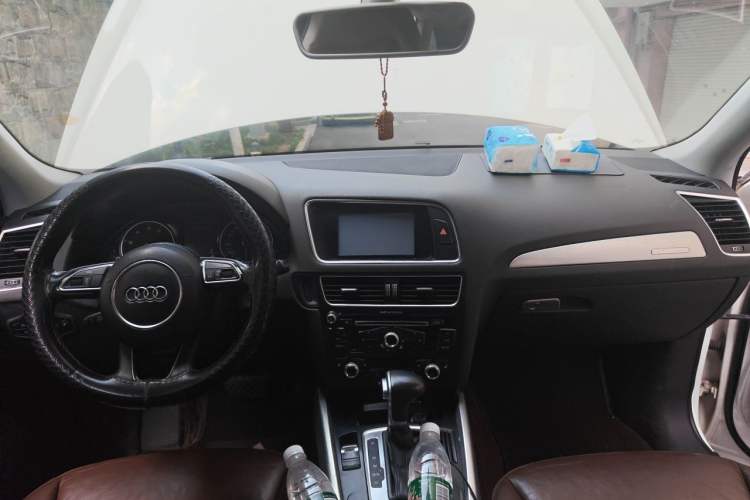 Used Audi Q5 2013 40 TFSI Technology Edition Center Console