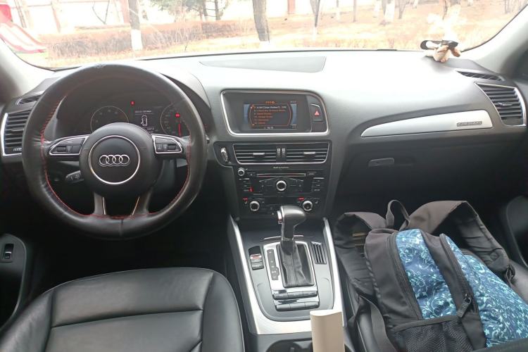 Used Audi Q5 2013 40 TFSI Technology Edition Center Console