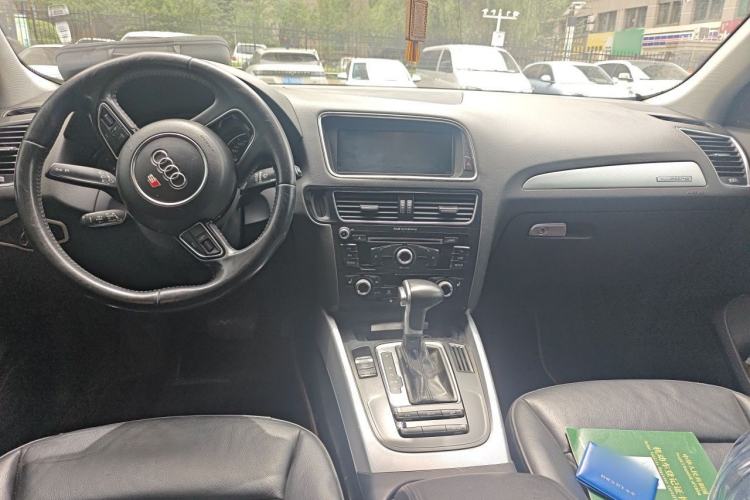 Used Audi Q5 2013 40 TFSI Technology Edition Center Console