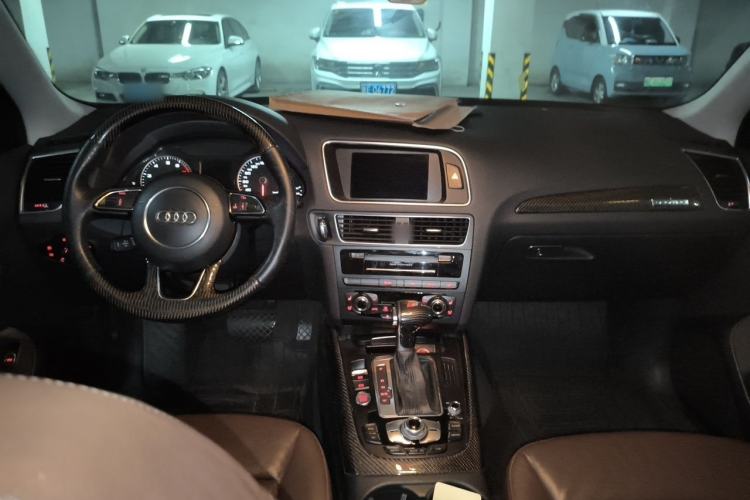 Used Audi Q5 2013 40 TFSI Technology Edition Center Console