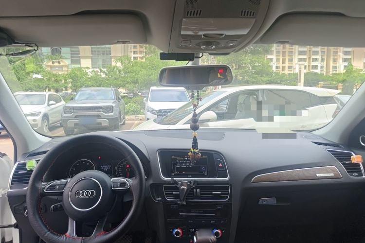 Used Audi Q5 2013 40 TFSI Comfort Edition Center Console