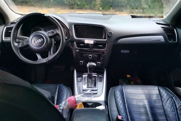 Used Audi Q5 2013 40 TFSI Technology Edition Center Console