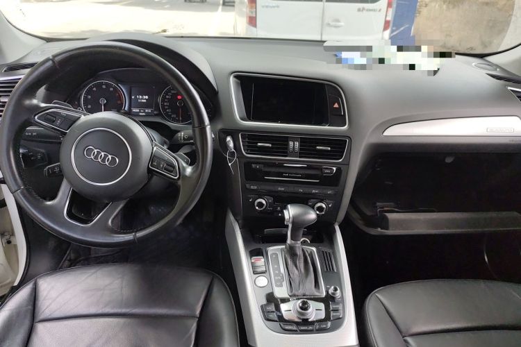 Used Audi Q5 2013 45 TFSI quattro Sport Edition Center Console