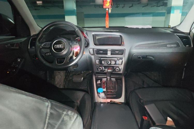 Used Audi Q5 2013 40 TFSI Technology Edition Center Console