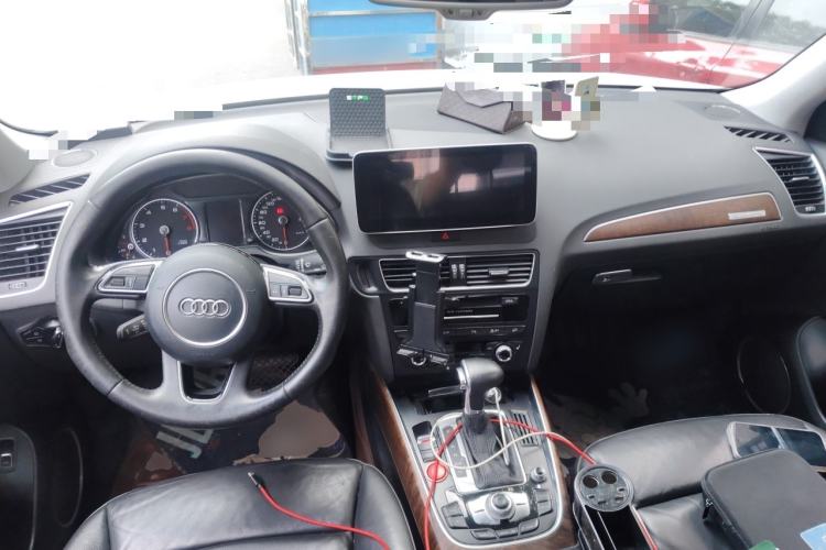Used Audi Q5 2013 40 TFSI Comfort Edition Center Console