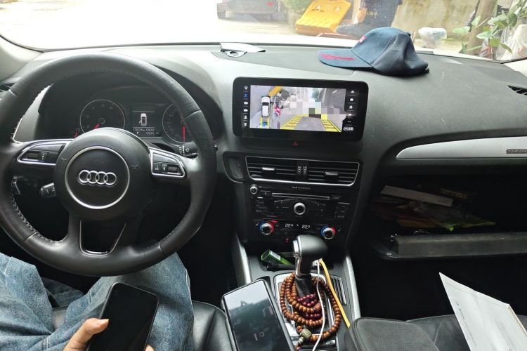Used Audi Q5 2013 40 TFSI Technology Edition Center Console