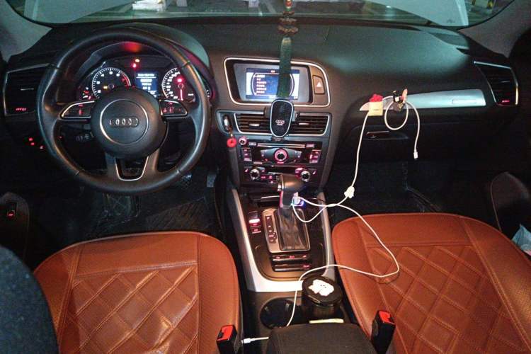 Used Audi Q5 2013 40 TFSI Technology Edition Center Console