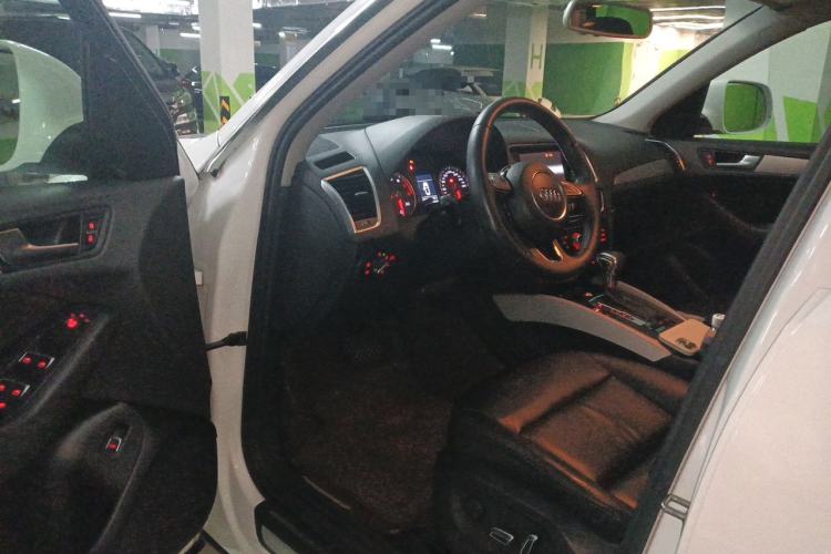Used Audi Q5 2013 40 TFSI Ambition Driver Seat