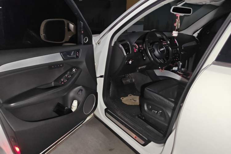 Used Audi Q5 2013 45 TFSI quattro Sport Edition Driver Seat