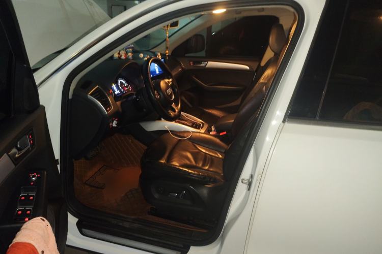 Used Audi Q5 2013 40 TFSI Technology Edition Driver Seat