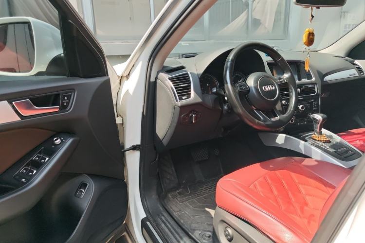 Used Audi Q5 2013 40 TFSI Technology Edition Driver Seat