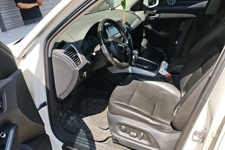 Used Audi Q5 2013 40 TFSI Ambition Driver Seat