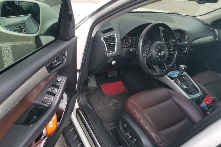 Used Audi Q5 2013 40 TFSI Ambition Driver Seat