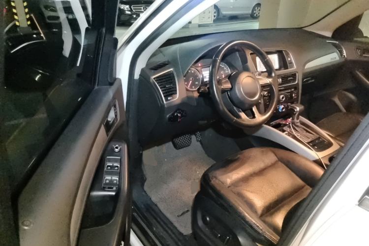 Used Audi Q5 2013 40 TFSI Ambition Driver Seat