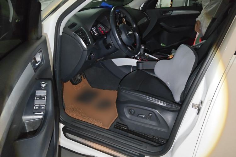 Used Audi Q5 2013 40 TFSI Technology Edition Driver Seat