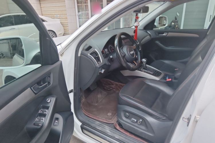 Used Audi Q5 2013 40 TFSI Ambition Driver Seat
