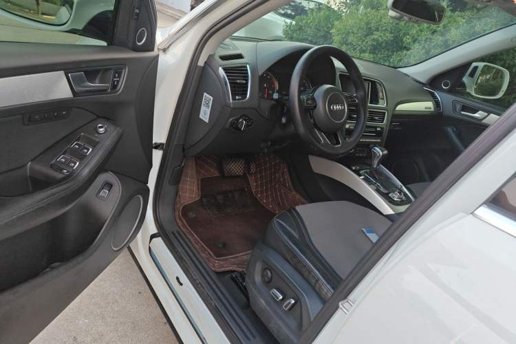 Used Audi Q5 2013 45 TFSI quattro Sport Edition Driver Seat