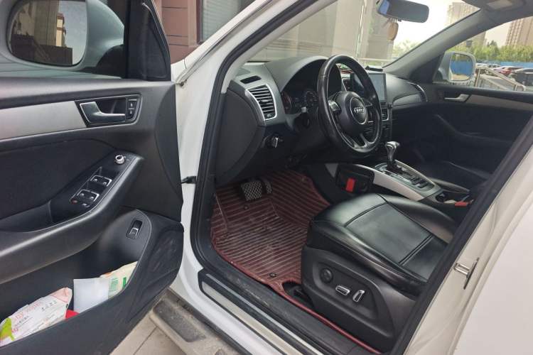 Used Audi Q5 2013 40 TFSI Ambition Driver Seat